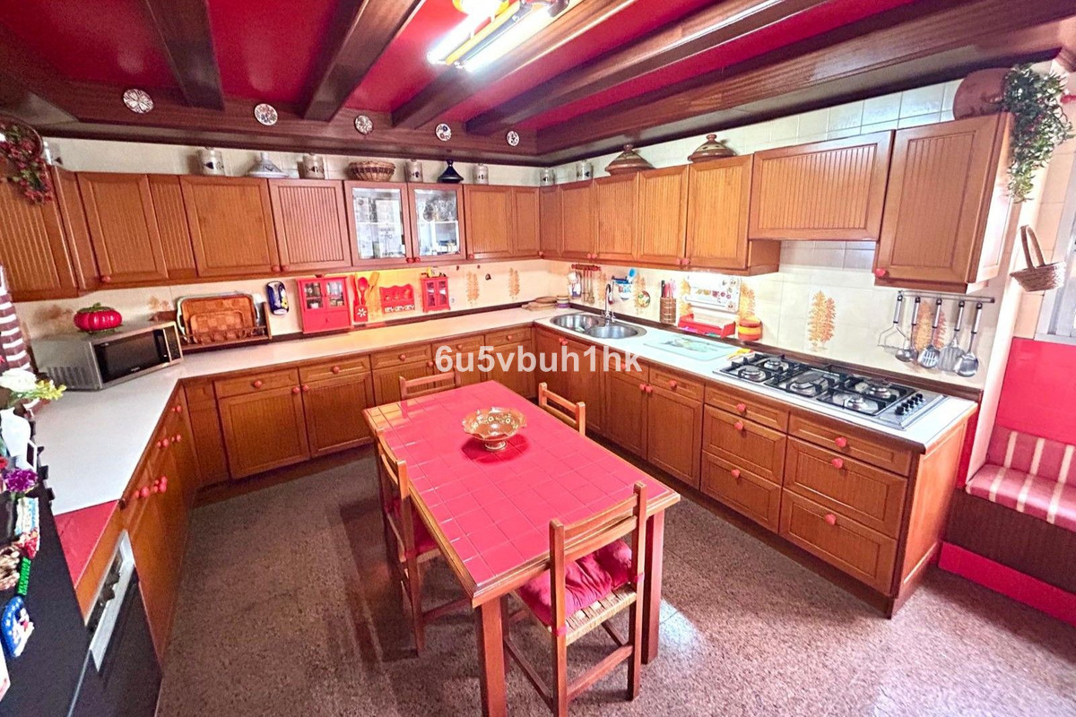 4 Bed Apartment for sale in Fuengirola Costa Del Sol, Málaga, Spain
