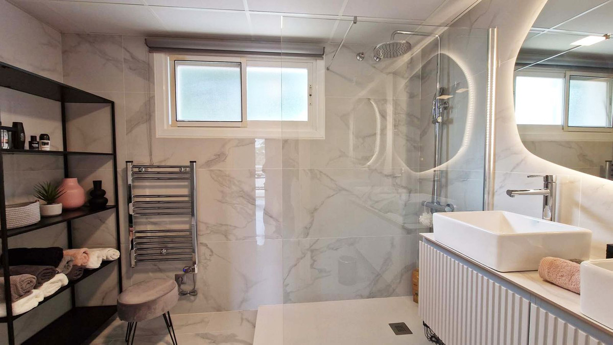 3 Bed Apartment for sale in Benalmadena Costa Costa Del Sol, Málaga, Spain
