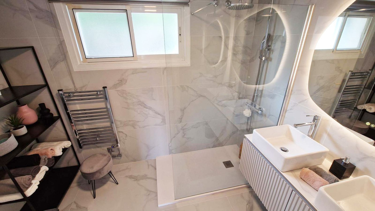 3 Bed Apartment for sale in Benalmadena Costa Costa Del Sol, Málaga, Spain