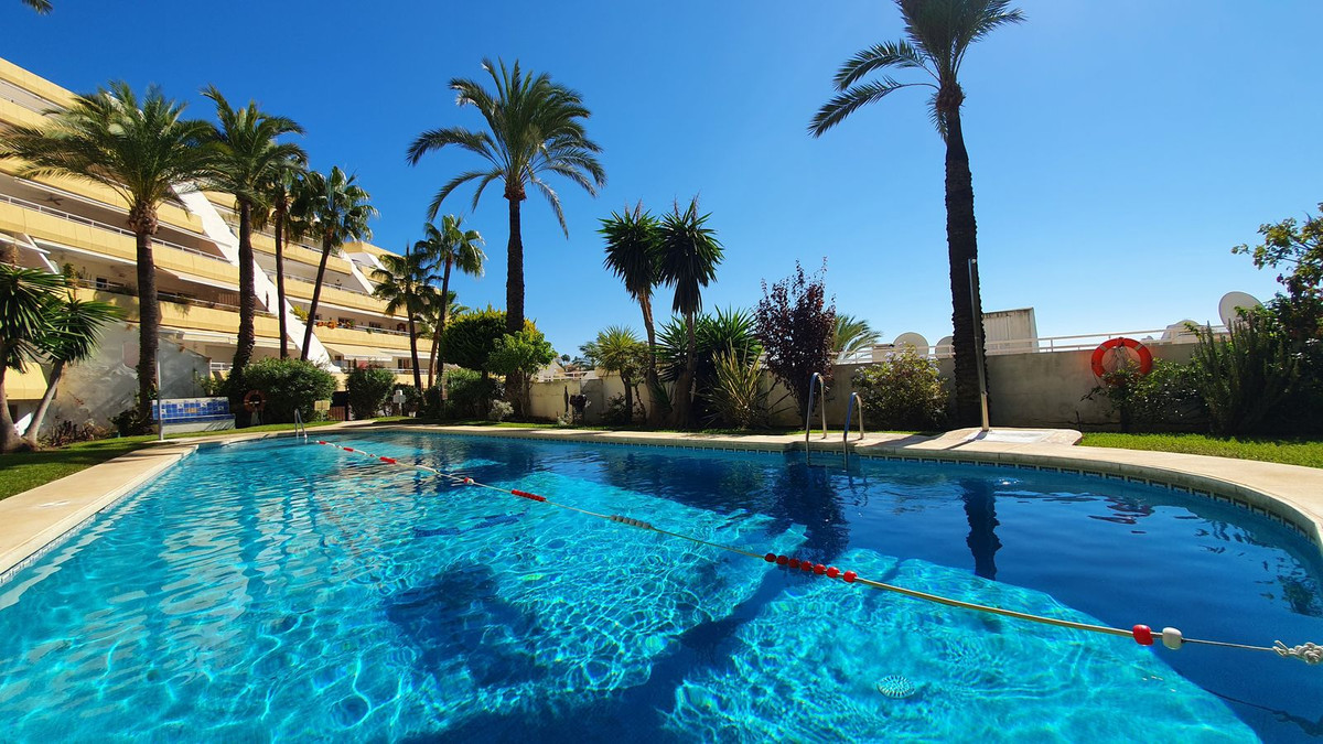 3 Bed Apartment for sale in Benalmadena Costa Costa Del Sol, Málaga, Spain
