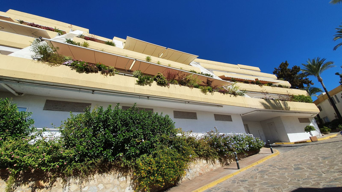 3 Bed Apartment for sale in Benalmadena Costa Costa Del Sol, Málaga, Spain