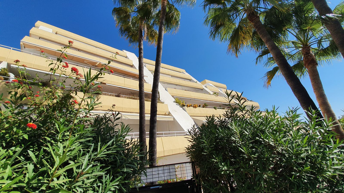 3 Bed Apartment for sale in Benalmadena Costa Costa Del Sol, Málaga, Spain