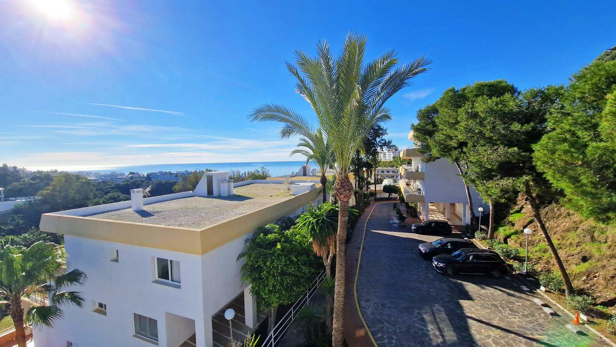 3 Bed Apartment for sale in Benalmadena Costa Costa Del Sol, Málaga, Spain