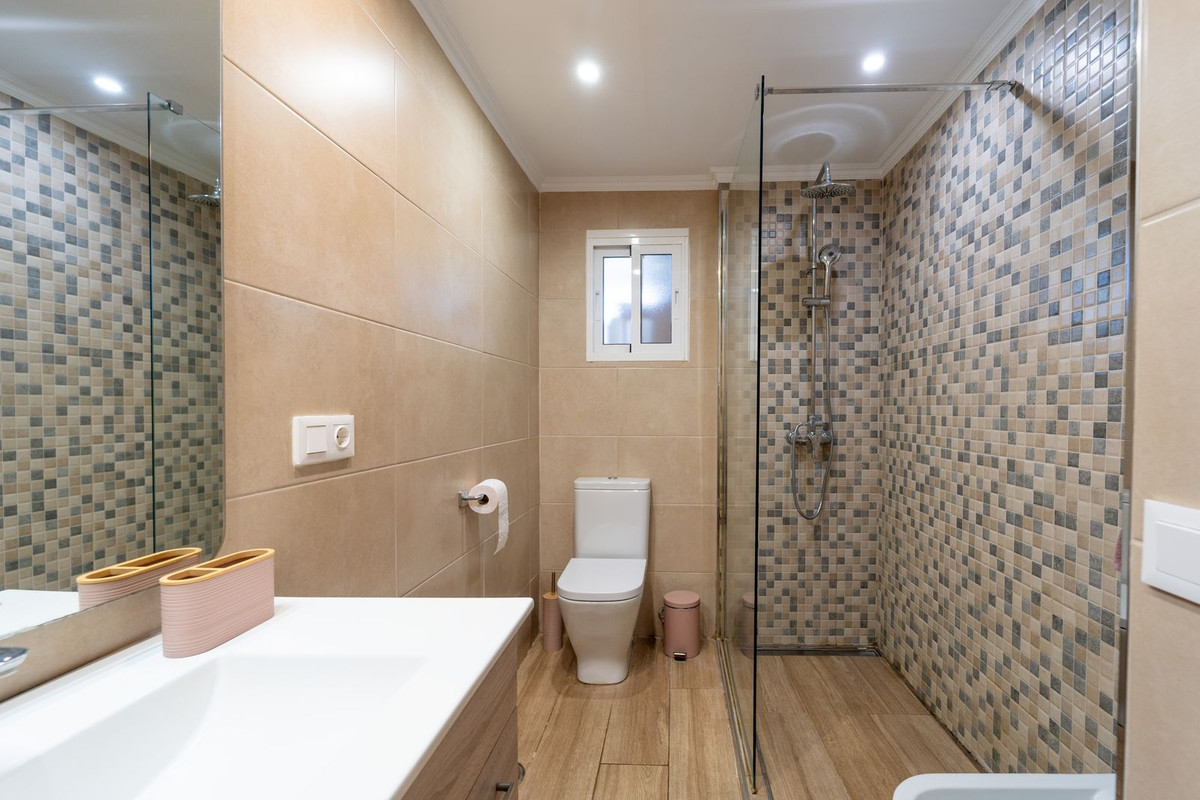 Se vende Apartamento Planta Media de 3 dormitorios en Costa Del Sol, Málaga, España