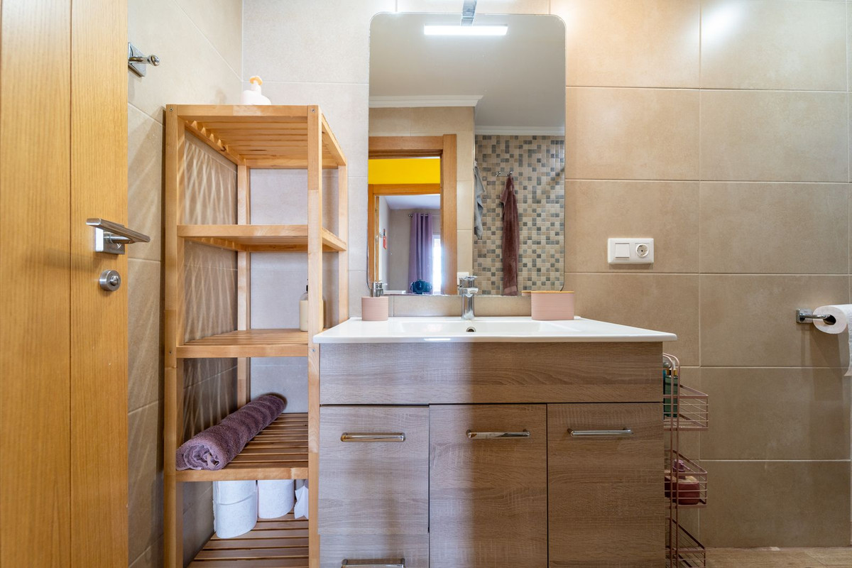 Se vende Apartamento Planta Media de 3 dormitorios en Costa Del Sol, Málaga, España
