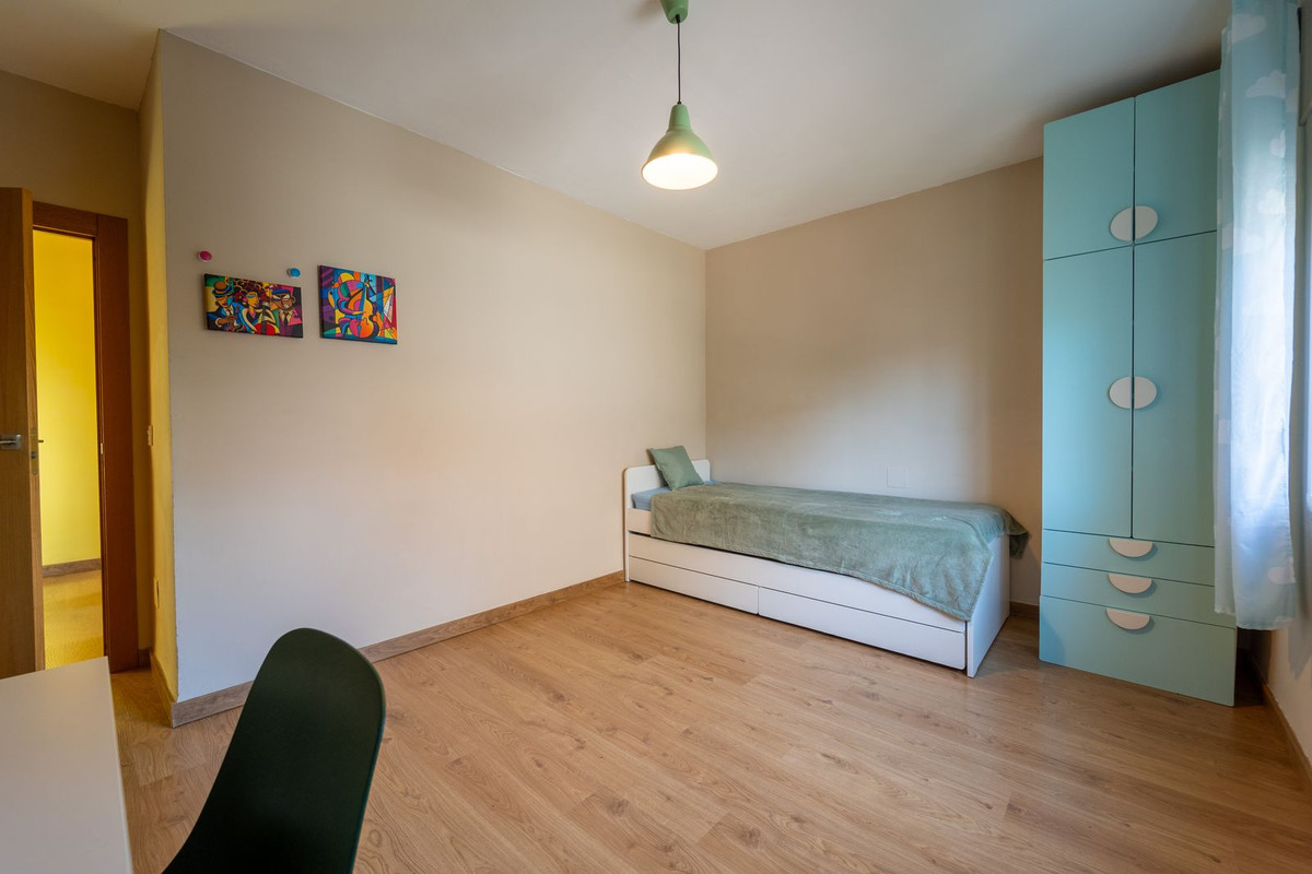 Se vende Apartamento Planta Media de 3 dormitorios en Costa Del Sol, Málaga, España