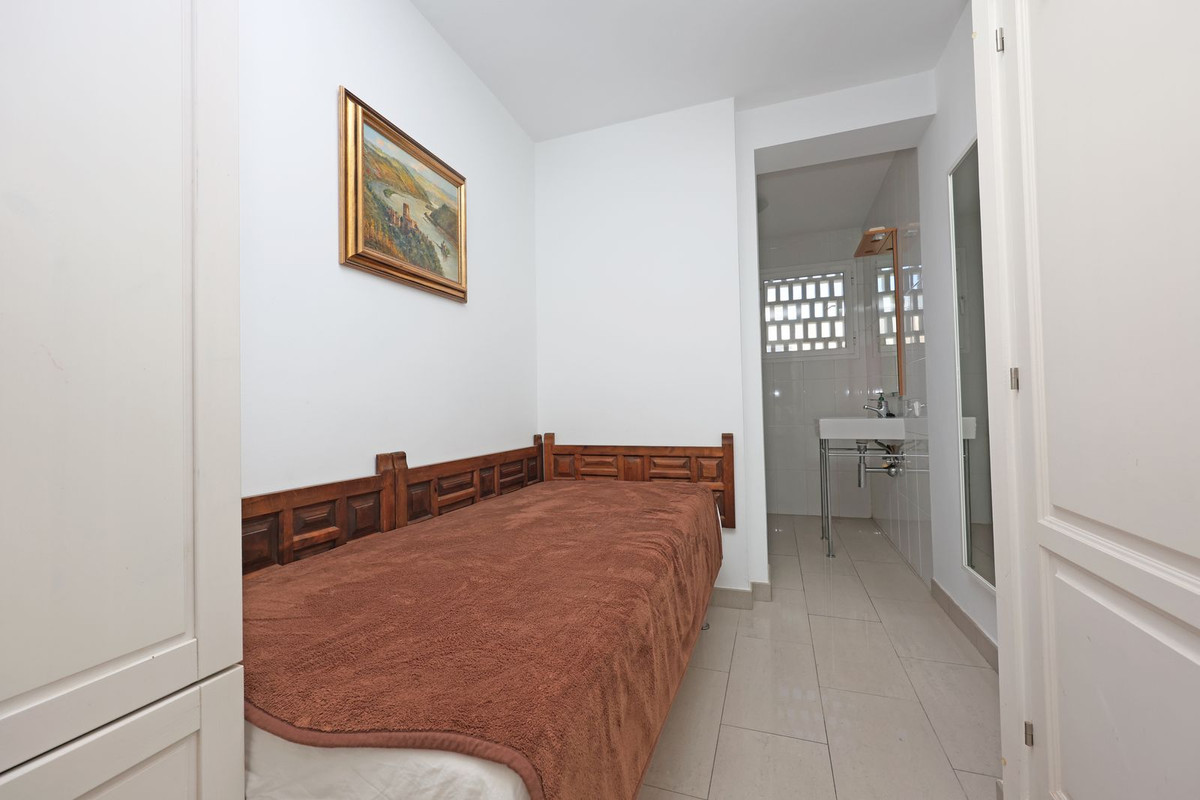 3 Bed Apartment for sale in Marbella Costa Del Sol, Málaga, Spain