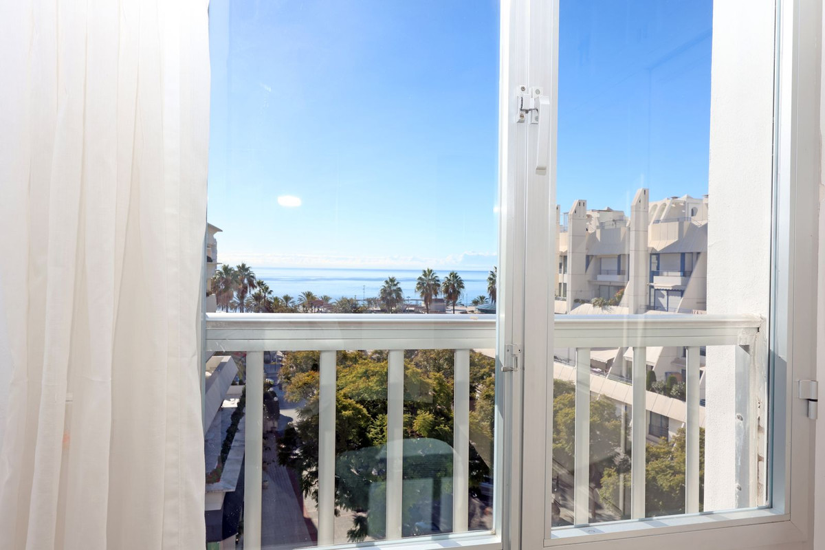 3 Bed Apartment for sale in Marbella Costa Del Sol, Málaga, Spain