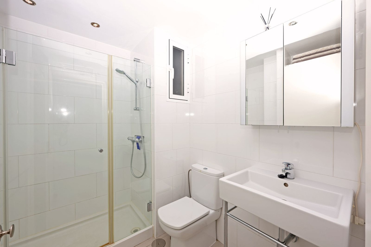 3 Bed Apartment for sale in Marbella Costa Del Sol, Málaga, Spain