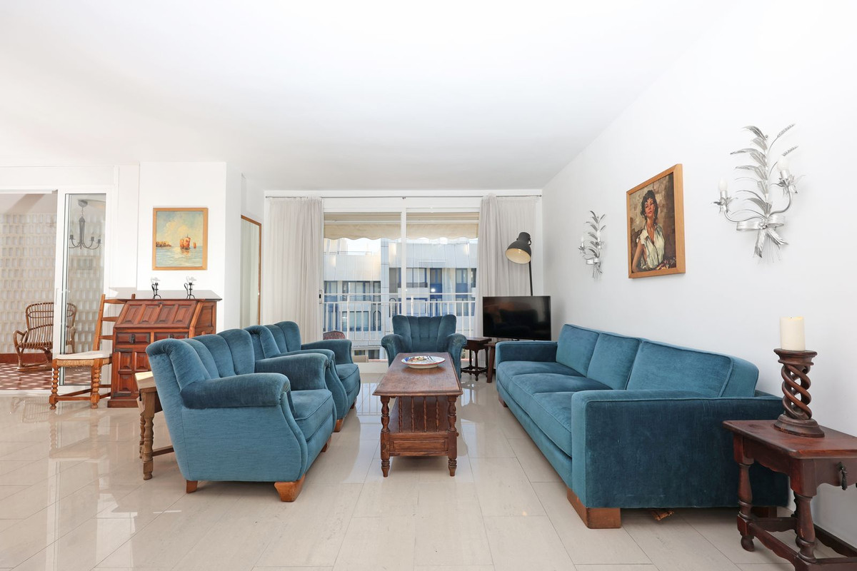 3 Bed Apartment for sale in Marbella Costa Del Sol, Málaga, Spain