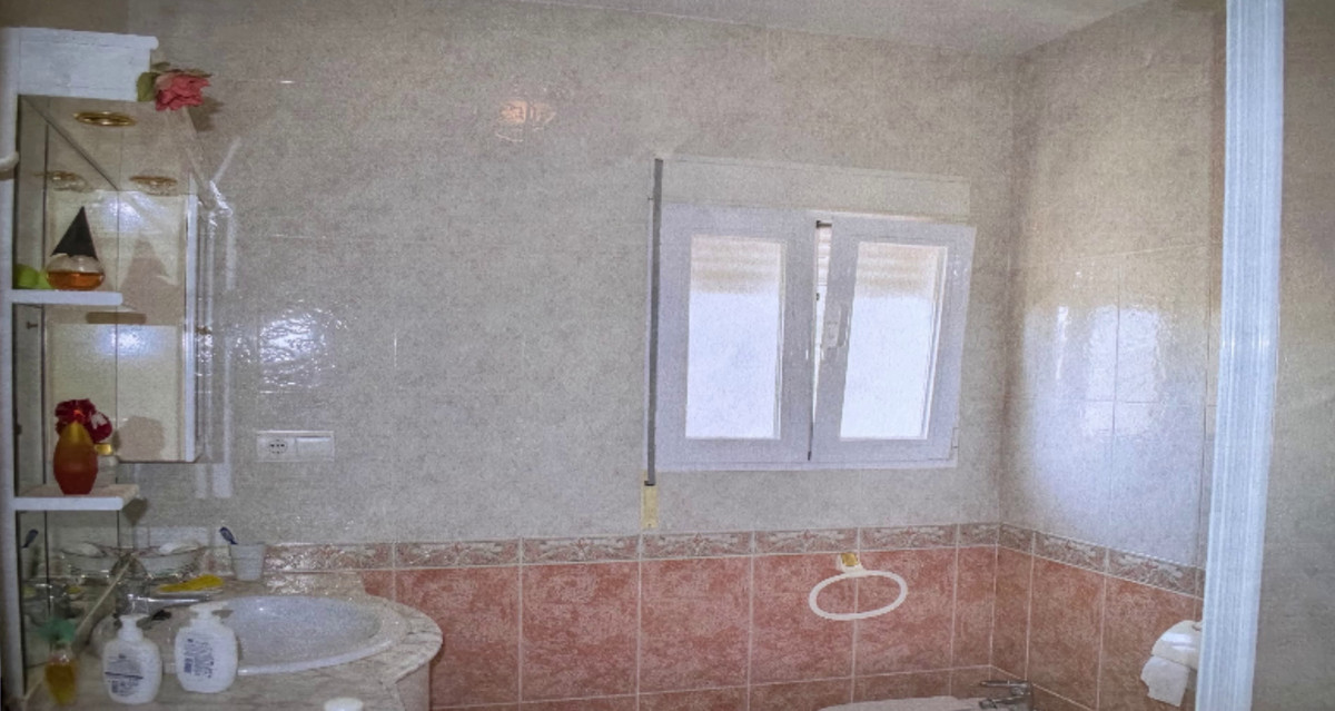 Se vende Villa - Chalet de 4 dormitorios en Costa Blanca, Alicante, España