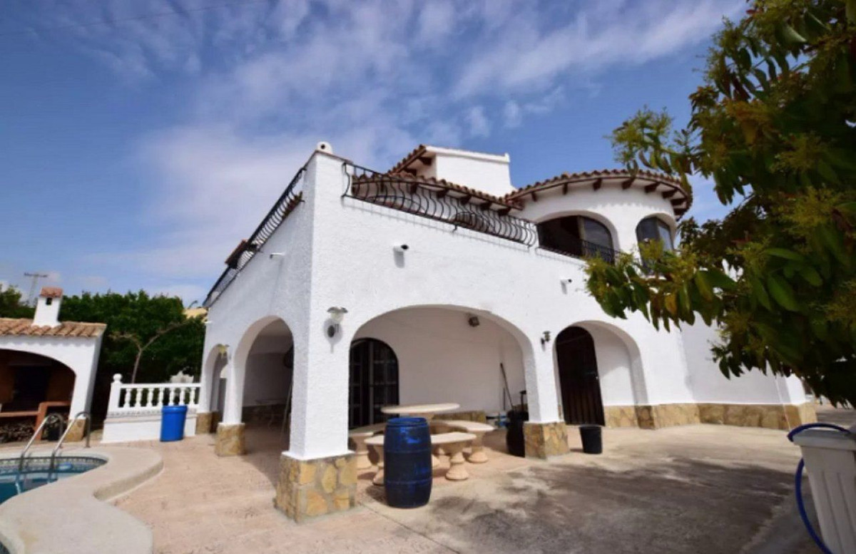 Se vende Villa - Chalet de 4 dormitorios en Costa Blanca, Alicante, España