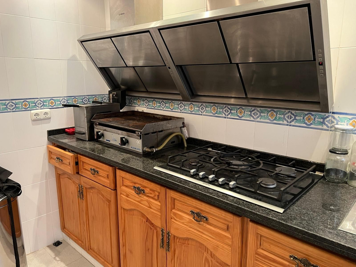 4 Bed Townhouse for sale in Nueva Andalucía Costa Del Sol, Málaga, Spain