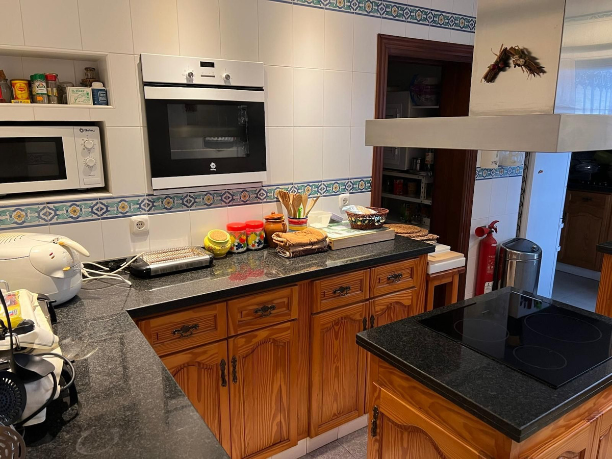 4 Bed Townhouse for sale in Nueva Andalucía Costa Del Sol, Málaga, Spain