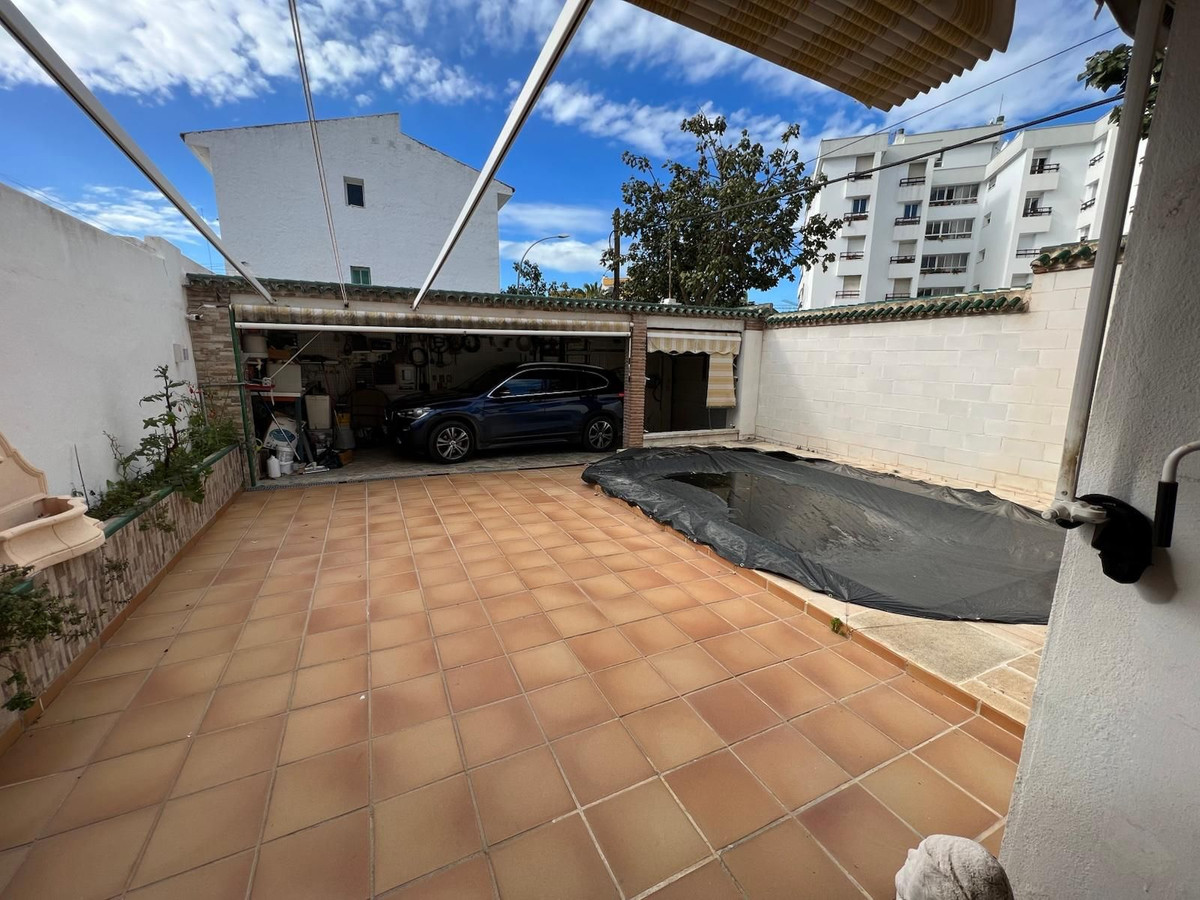 4 Bed Townhouse for sale in Nueva Andalucía Costa Del Sol, Málaga, Spain