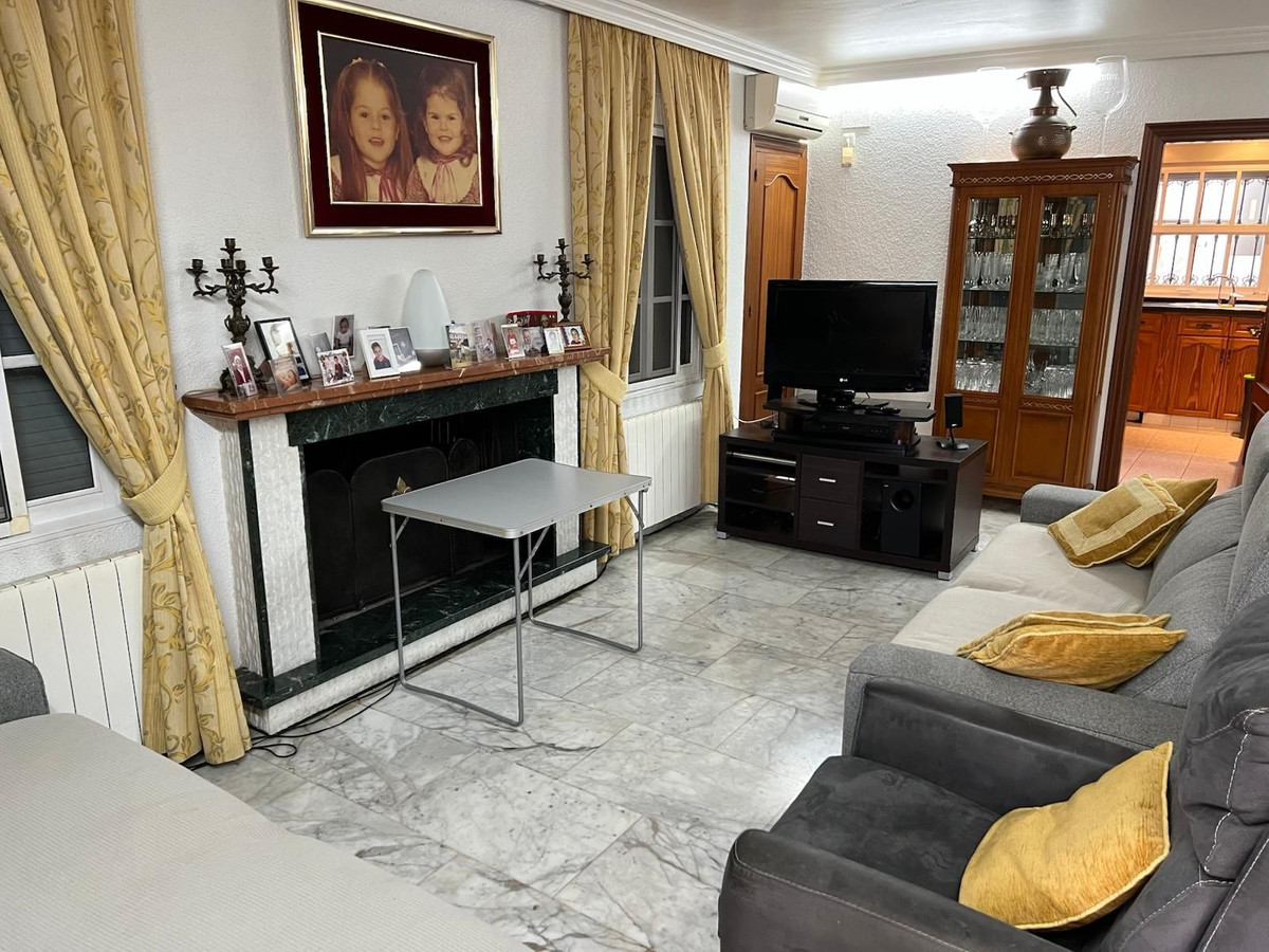 4 Bed Townhouse for sale in Nueva Andalucía Costa Del Sol, Málaga, Spain