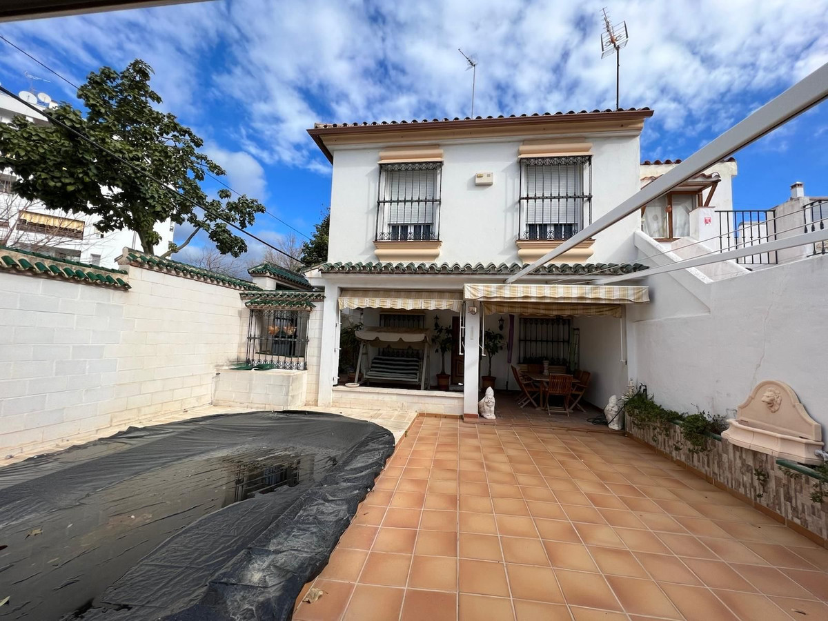 4 Bed Townhouse for sale in Nueva Andalucía Costa Del Sol, Málaga, Spain