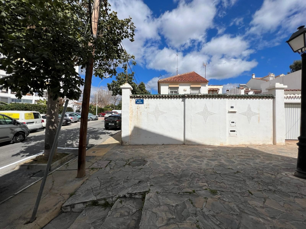 4 Bed Townhouse for sale in Nueva Andalucía Costa Del Sol, Málaga, Spain