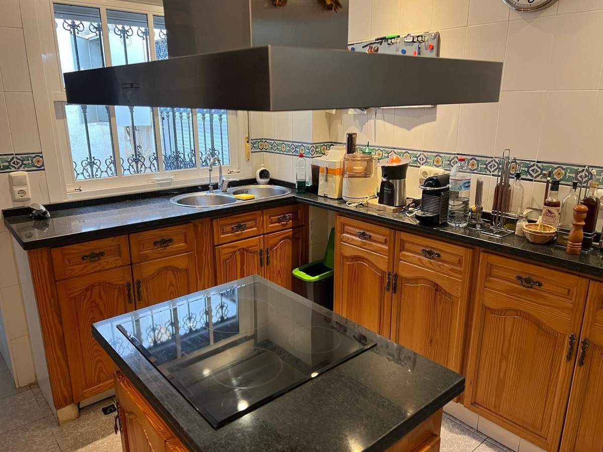 4 Bed Townhouse for sale in Nueva Andalucía Costa Del Sol, Málaga, Spain
