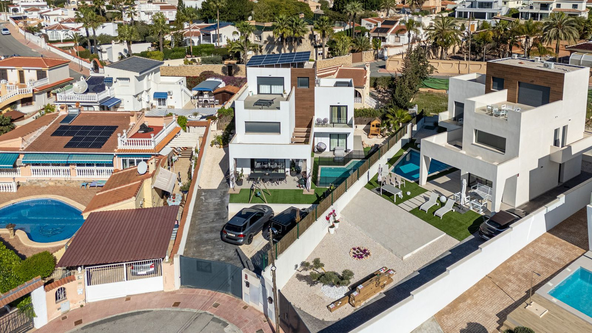 Se vende Villa - Chalet de 4 dormitorios en Costa Blanca, Alicante, España
