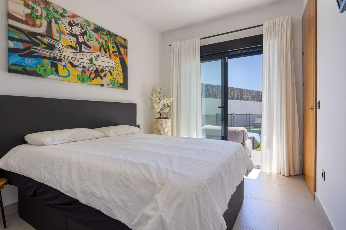 Se vende Villa - Chalet de 4 dormitorios en Costa Blanca, Alicante, España