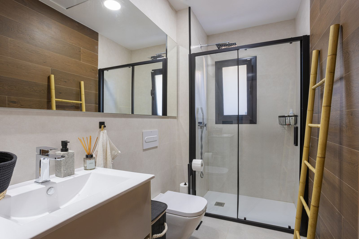 Se vende Villa - Chalet de 4 dormitorios en Costa Blanca, Alicante, España
