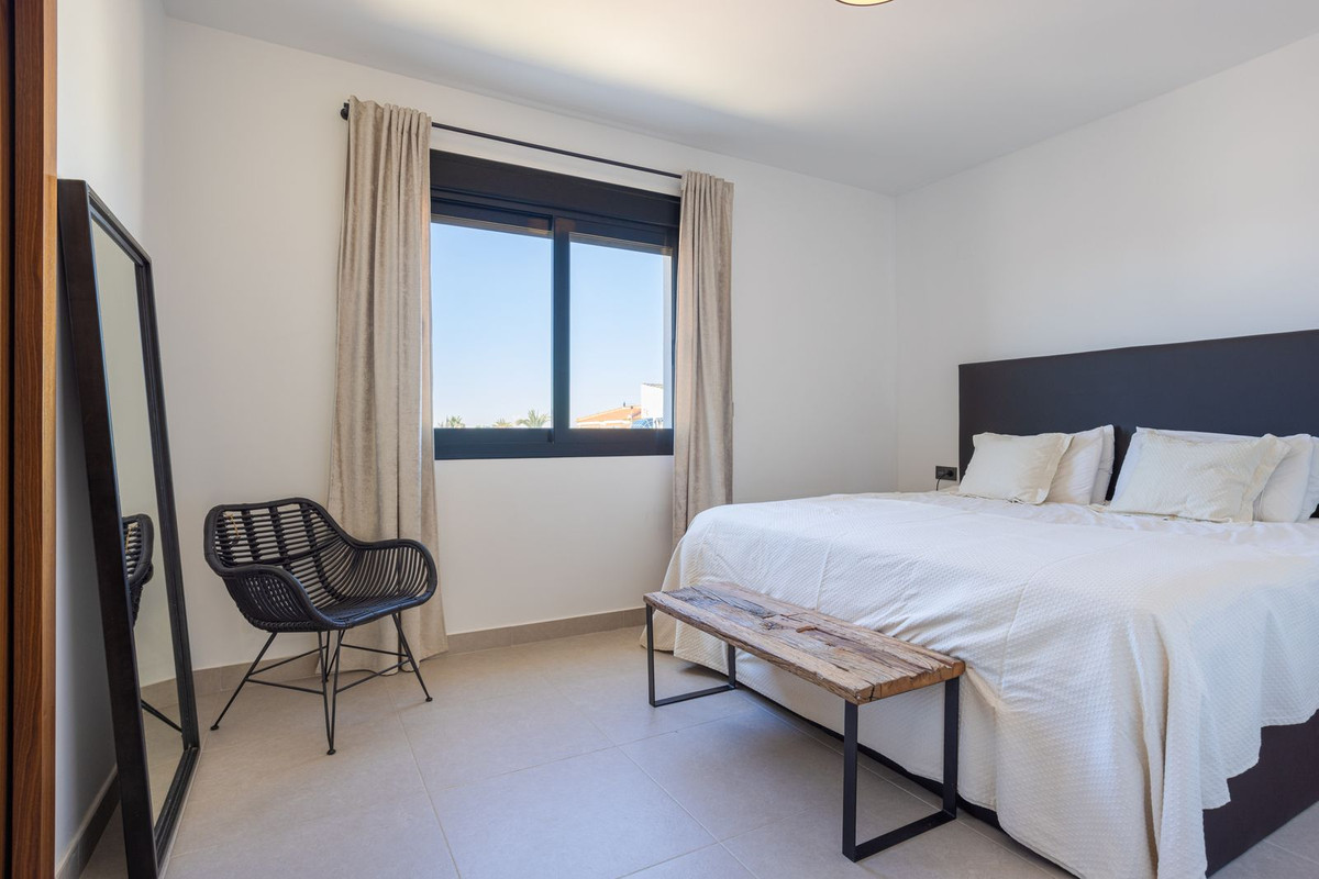 Se vende Villa - Chalet de 4 dormitorios en Costa Blanca, Alicante, España