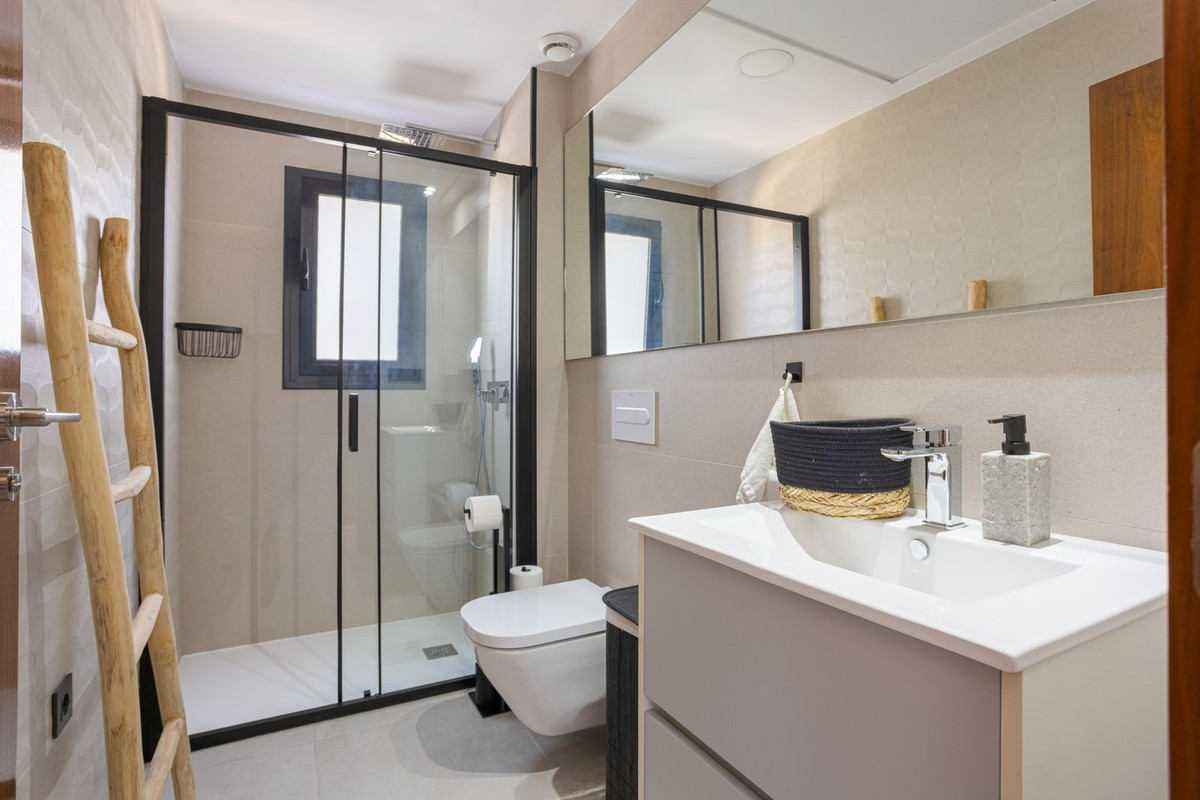 Se vende Villa - Chalet de 4 dormitorios en Costa Blanca, Alicante, España