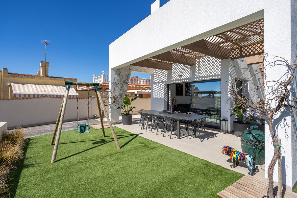 Se vende Villa - Chalet de 4 dormitorios en Costa Blanca, Alicante, España