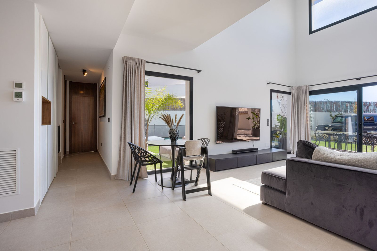 Se vende Villa - Chalet de 4 dormitorios en Costa Blanca, Alicante, España