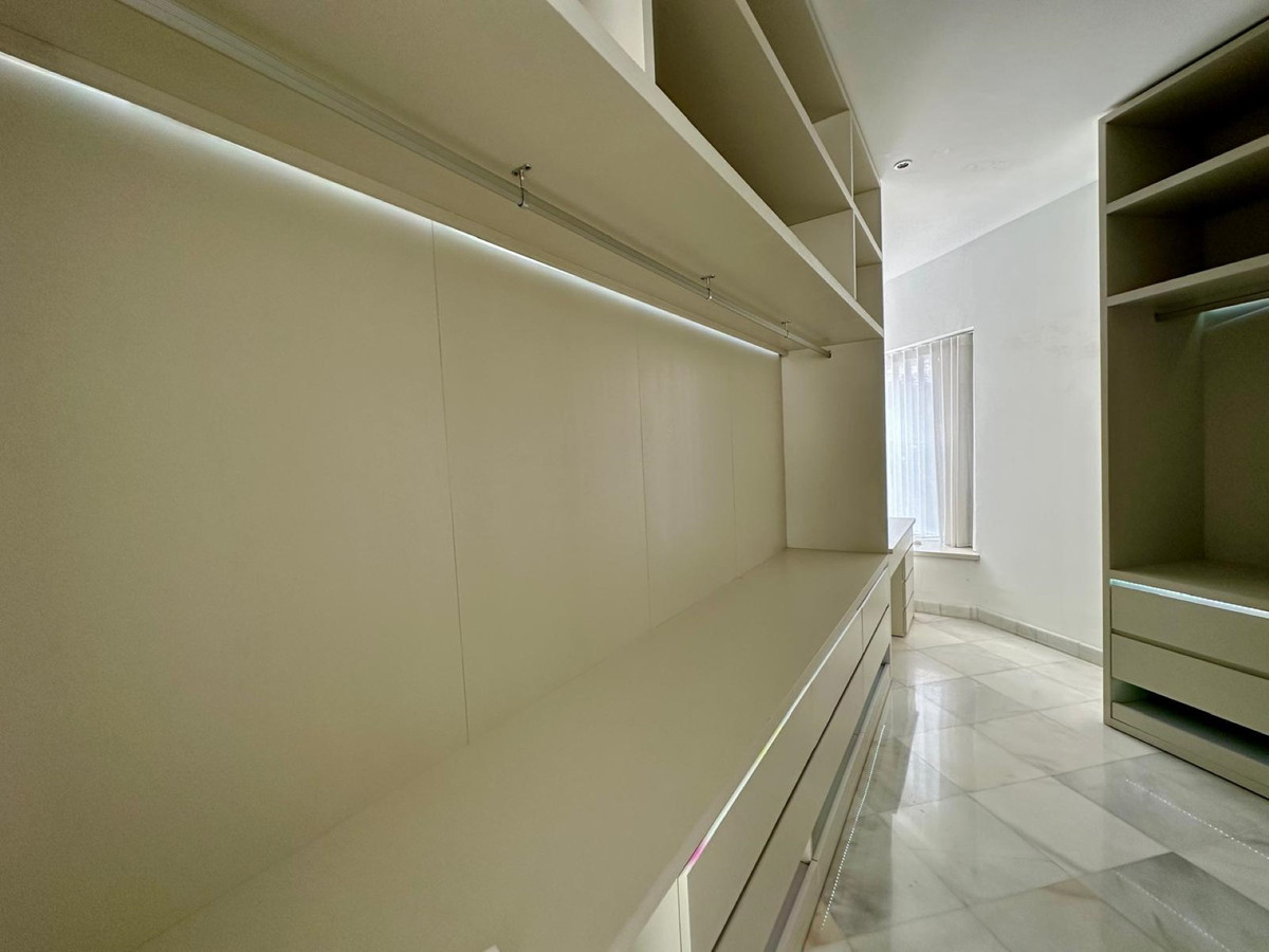 Se vende Villa - Chalet de 4 dormitorios en Costa Del Sol, Málaga, España