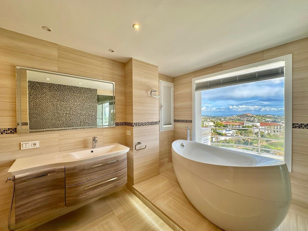 Se vende Villa - Chalet de 4 dormitorios en Costa Del Sol, Málaga, España
