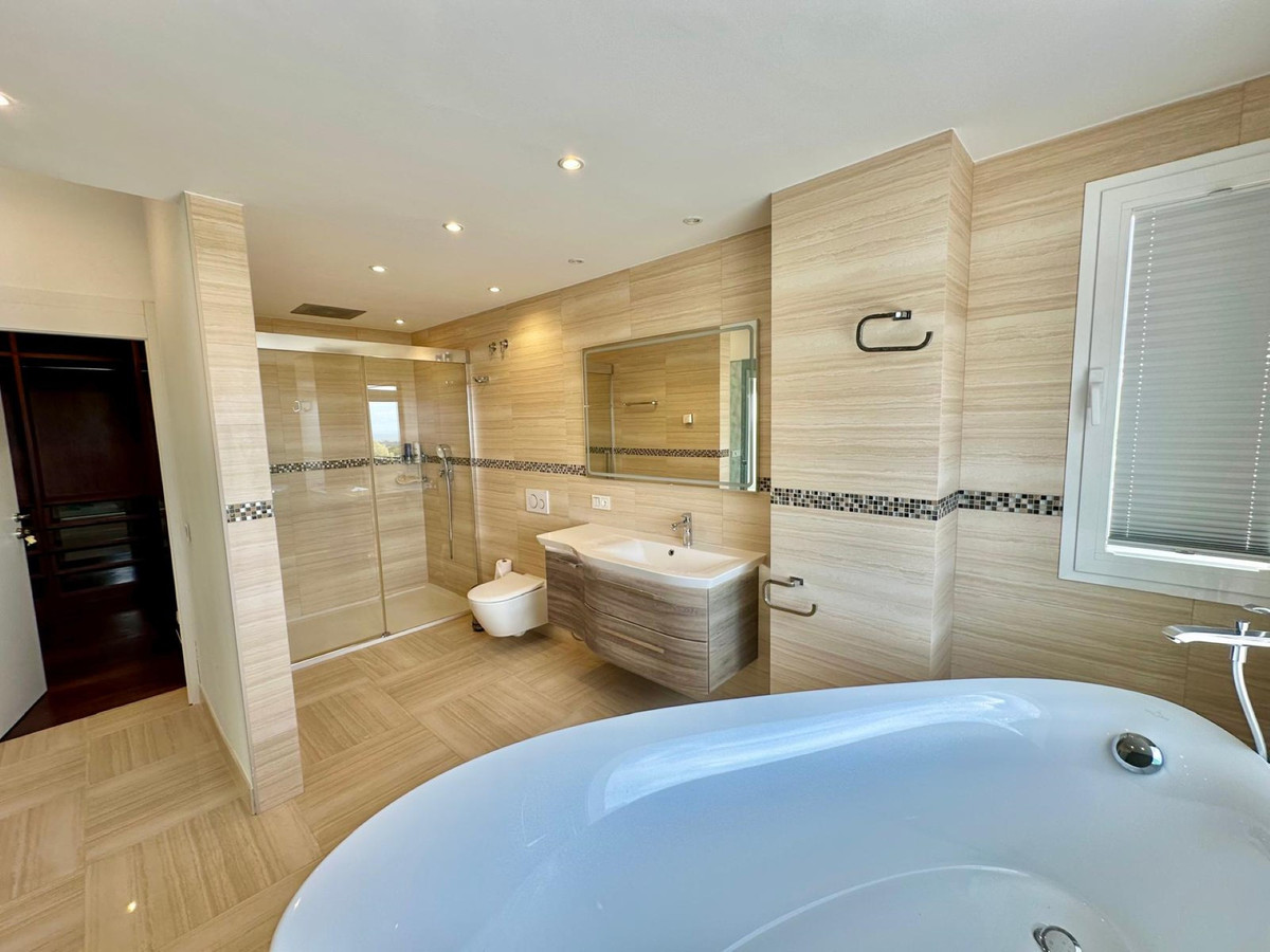 Se vende Villa - Chalet de 4 dormitorios en Costa Del Sol, Málaga, España