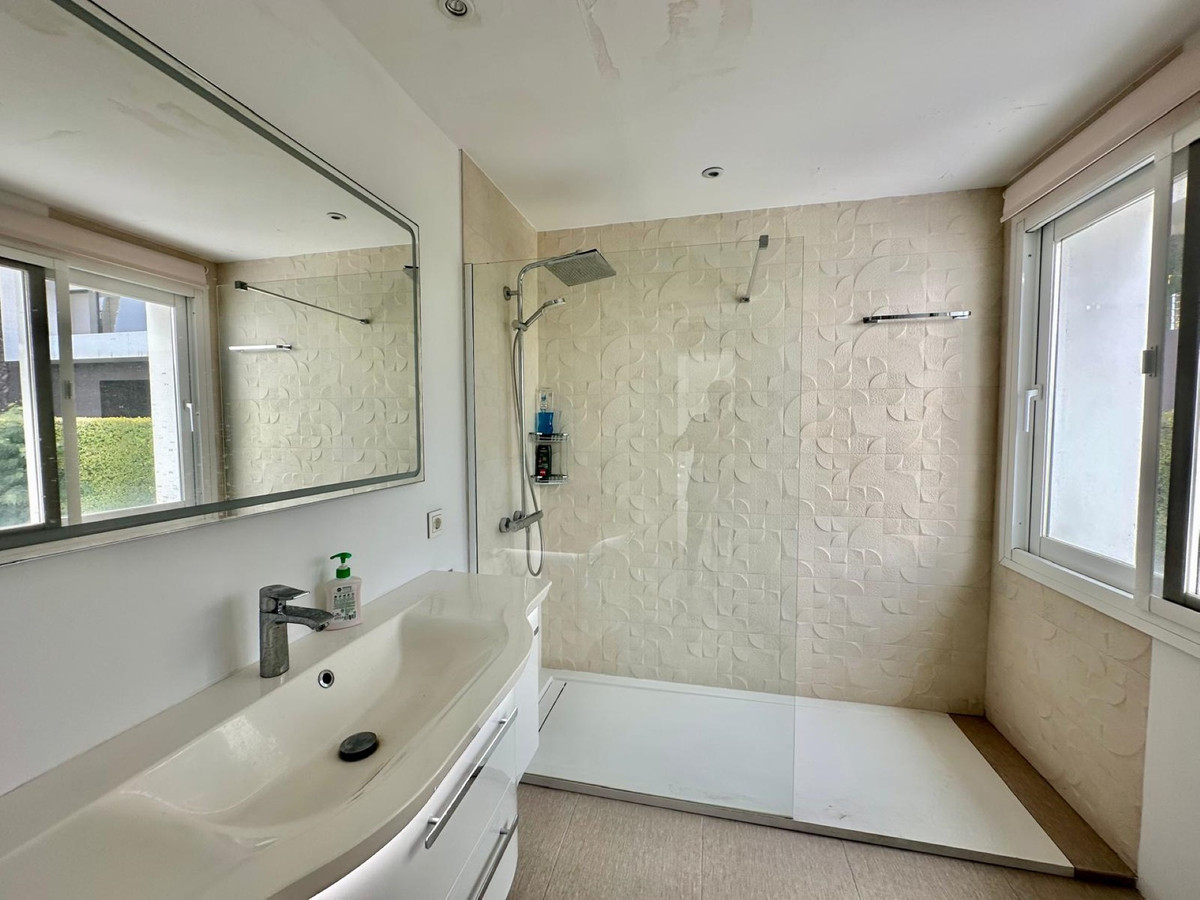 Se vende Villa - Chalet de 4 dormitorios en Costa Del Sol, Málaga, España