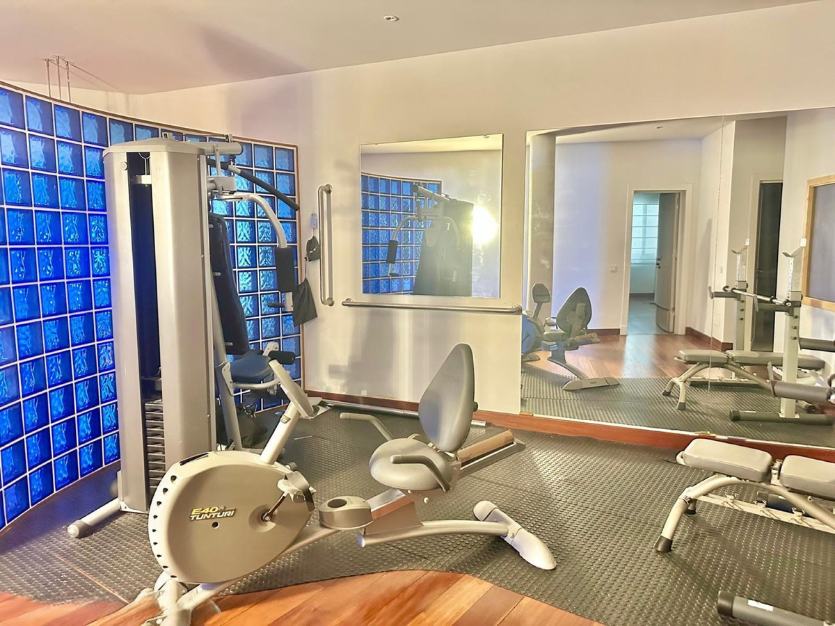 Se vende Villa - Chalet de 4 dormitorios en Costa Del Sol, Málaga, España