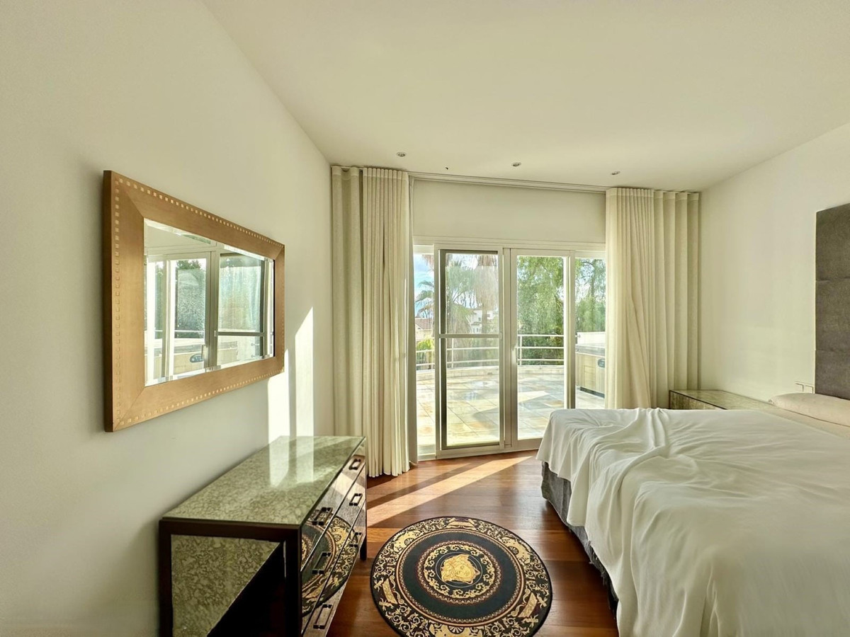 Se vende Villa - Chalet de 4 dormitorios en Costa Del Sol, Málaga, España