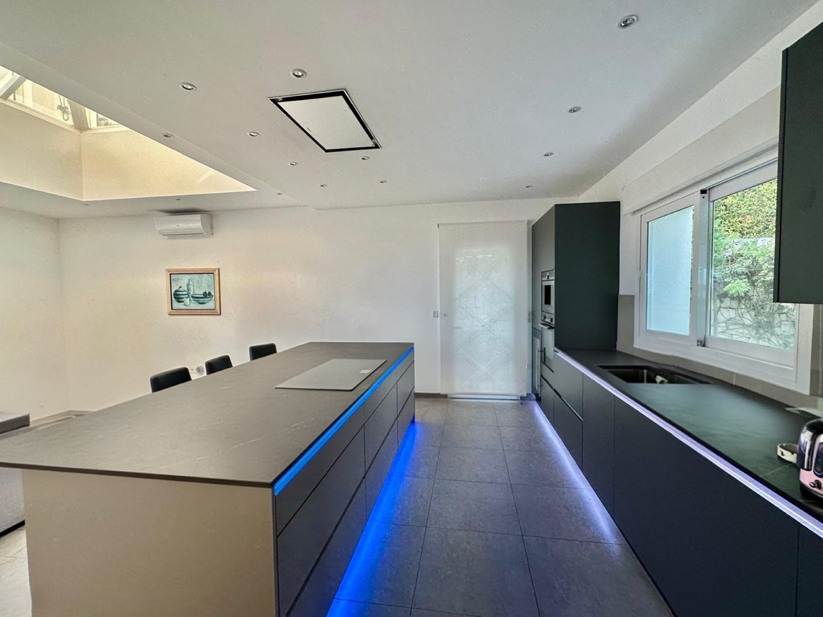 Se vende Villa - Chalet de 4 dormitorios en Costa Del Sol, Málaga, España