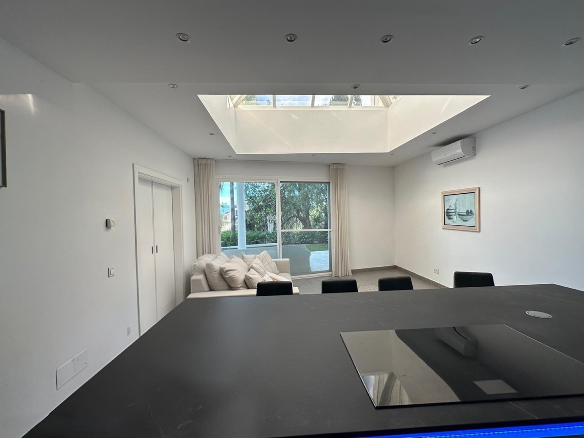 Se vende Villa - Chalet de 4 dormitorios en Costa Del Sol, Málaga, España