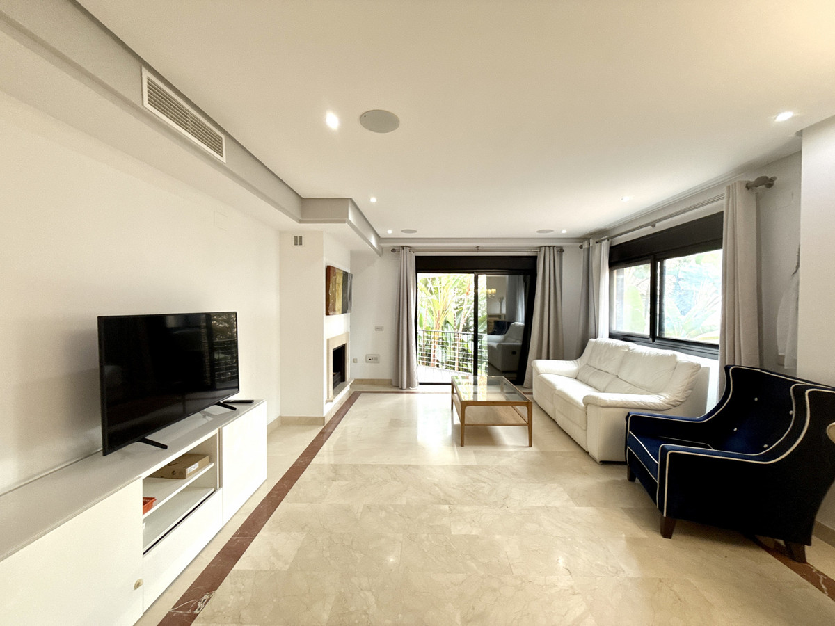 2 Bed Apartment for sale in Puerto Banús Costa Del Sol, Málaga, Spain