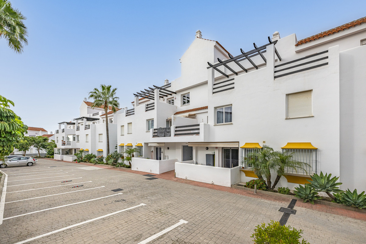 2 Bed Apartment for sale in Estepona Costa Del Sol, Málaga, Spain
