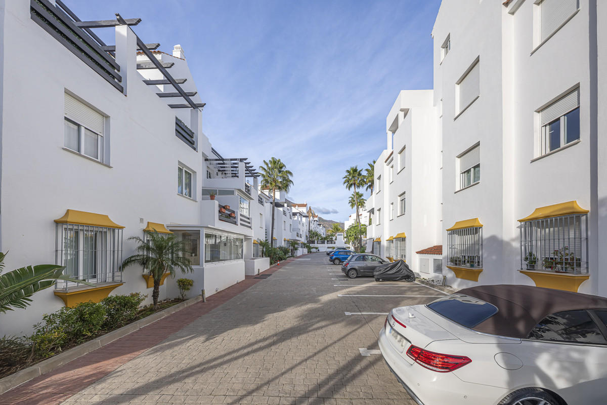 2 Bed Apartment for sale in Estepona Costa Del Sol, Málaga, Spain