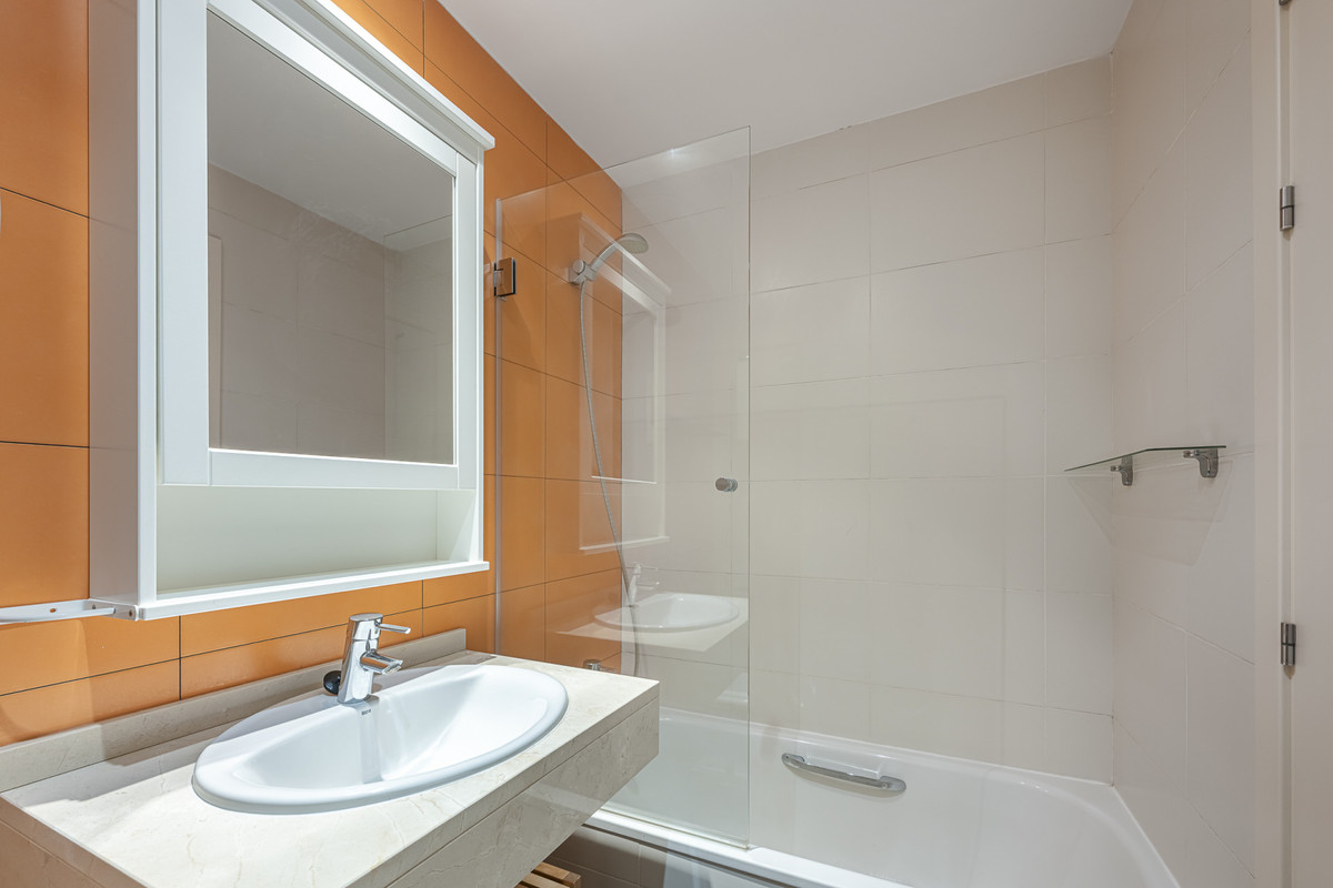 2 Bed Apartment for sale in Estepona Costa Del Sol, Málaga, Spain