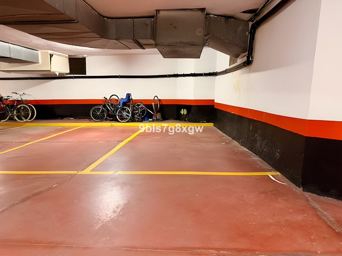 Commercial unit for sale in The Golden Mile Costa Del Sol, Málaga, Spain