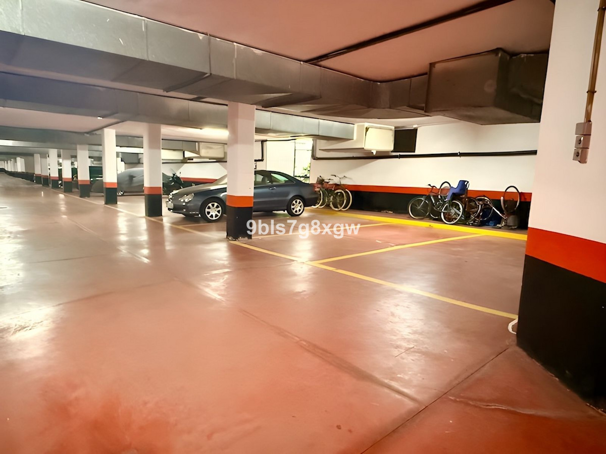 Commercial unit for sale in The Golden Mile Costa Del Sol, Málaga, Spain