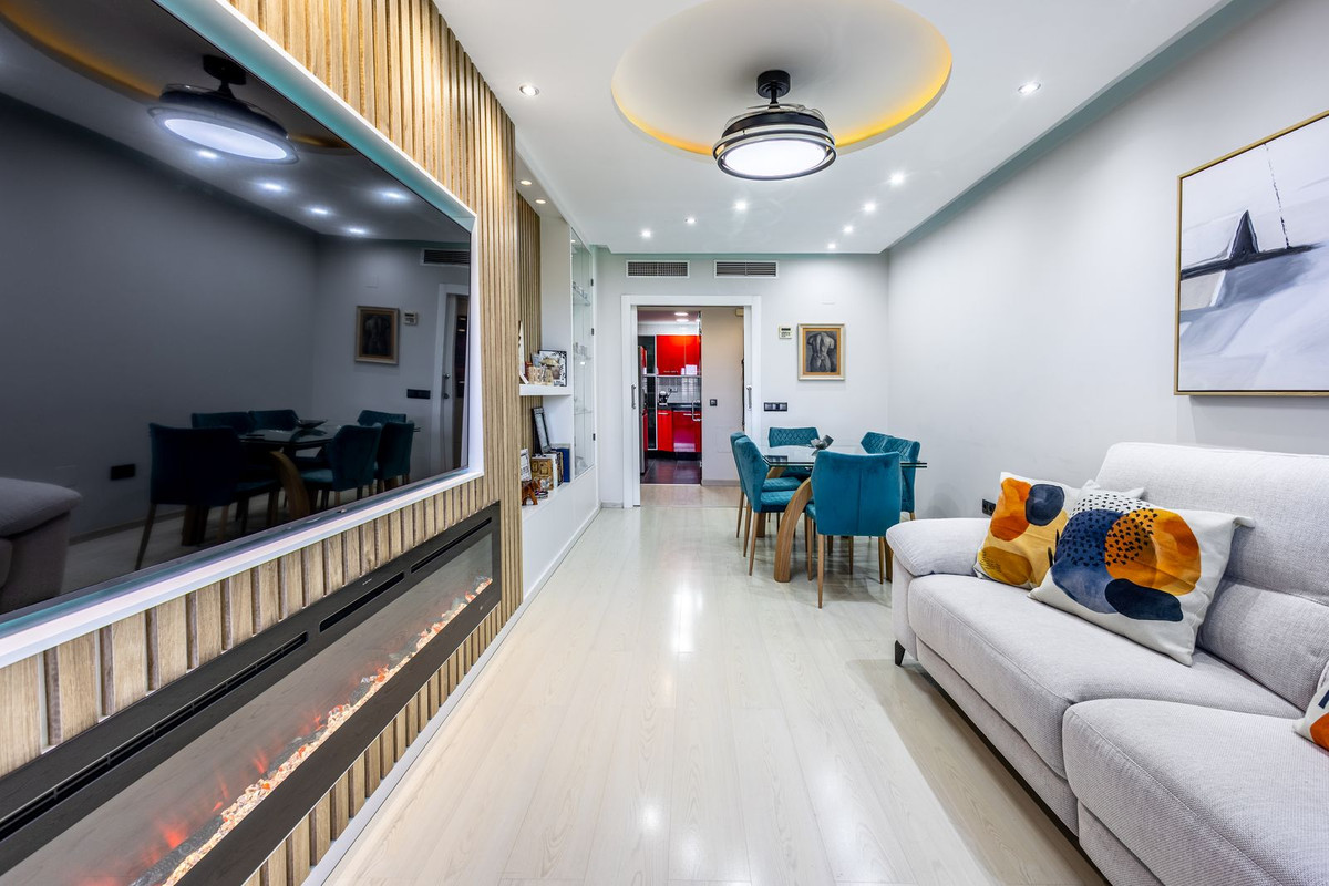 2 Bed Apartment for sale in Fuengirola Costa Del Sol, Málaga, Spain