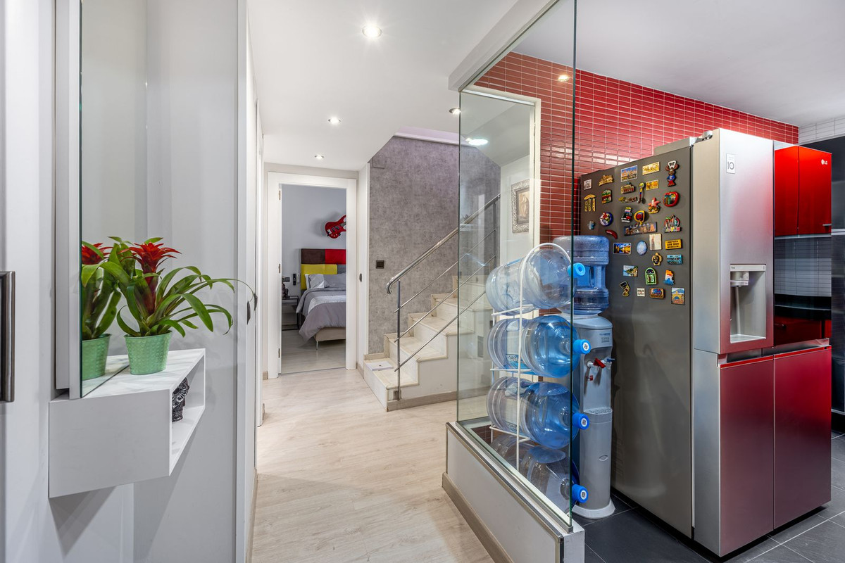 2 Bed Apartment for sale in Fuengirola Costa Del Sol, Málaga, Spain