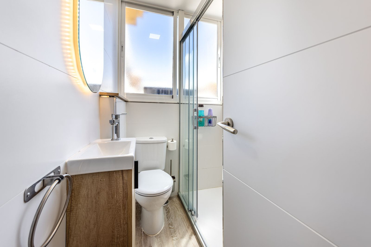 2 Bed Apartment for sale in Fuengirola Costa Del Sol, Málaga, Spain