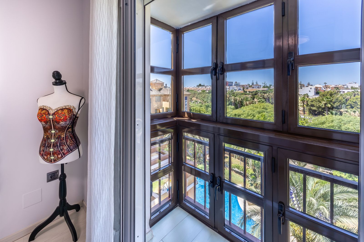 2 Bed Apartment for sale in Fuengirola Costa Del Sol, Málaga, Spain