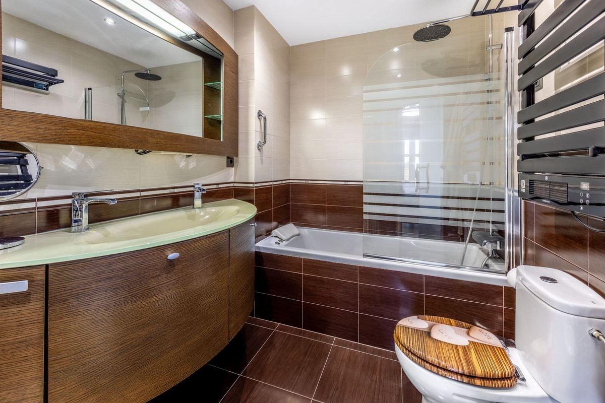 2 Bed Apartment for sale in Fuengirola Costa Del Sol, Málaga, Spain