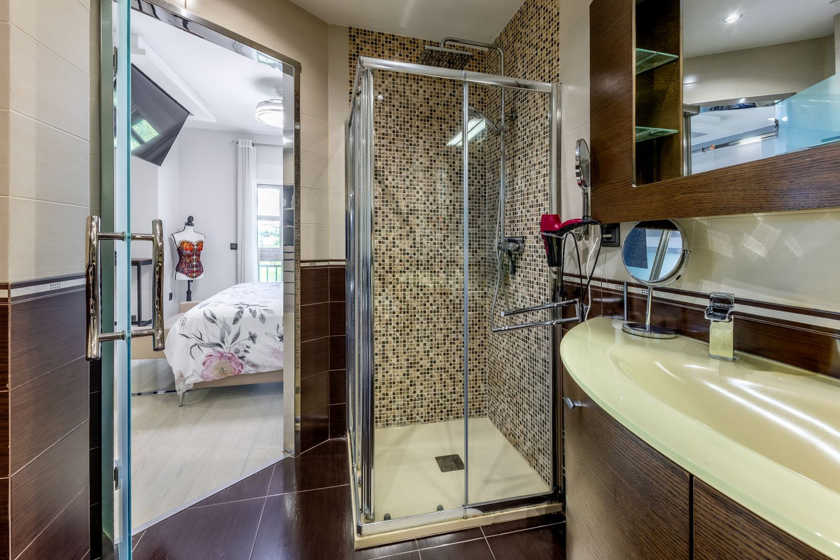 2 Bed Apartment for sale in Fuengirola Costa Del Sol, Málaga, Spain